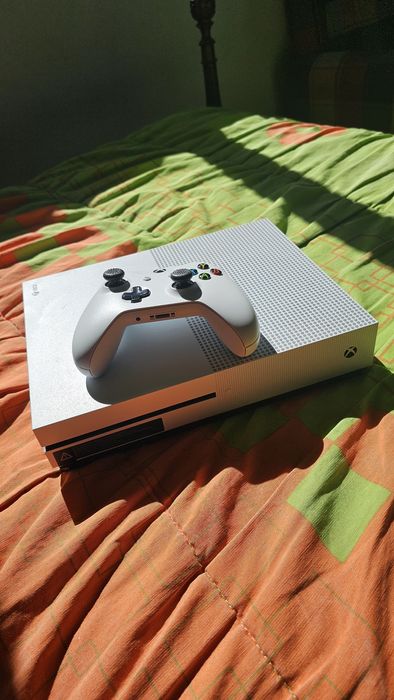 Xbox one s com comando