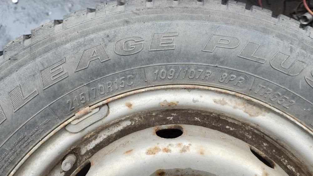 Koło koła felga felgi opona Radial 215/70 15C Renault Master