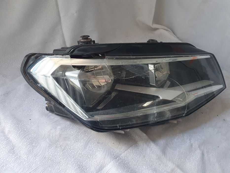 Lampa prawa vw Caddy Europa Uszkodzona
