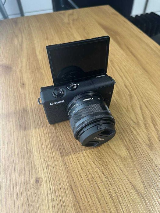 Canon m200 + 15-45mm IS STM Kit Black