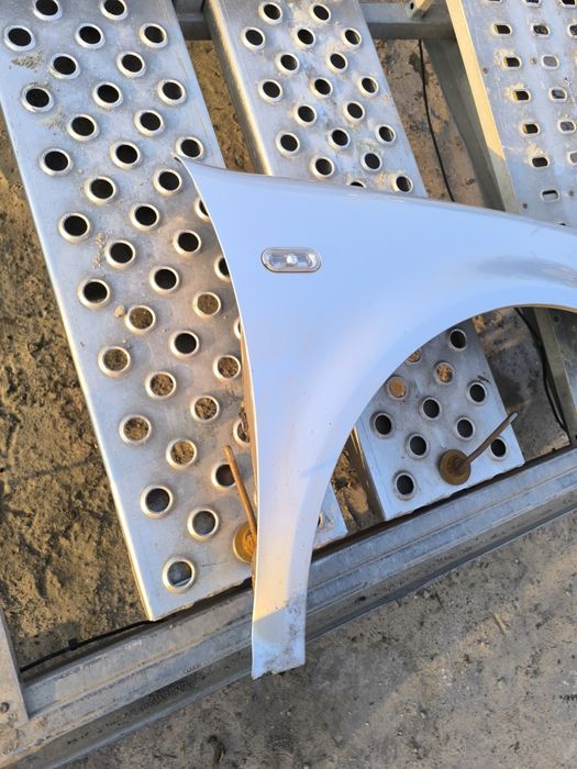 VW golf IV błotnik prawy