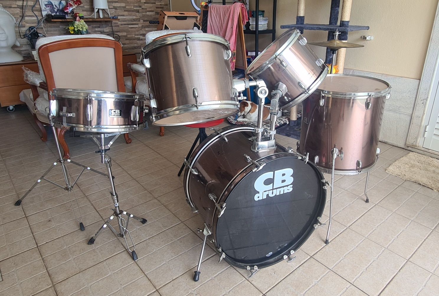 Bateria acústica da marca CB Drums usada.
Características: