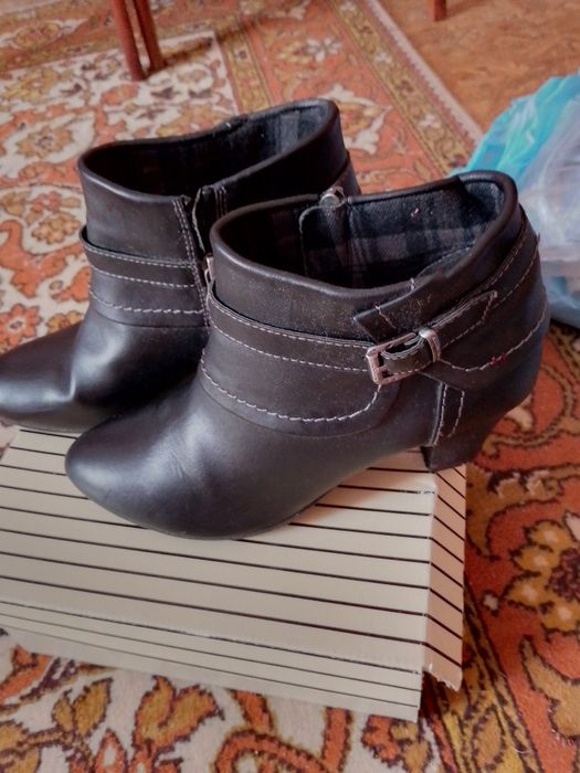 Жіноче взуття ботінки