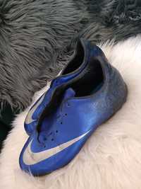 Buty piłkarskie trepy Lanki na halę sportowe Nike