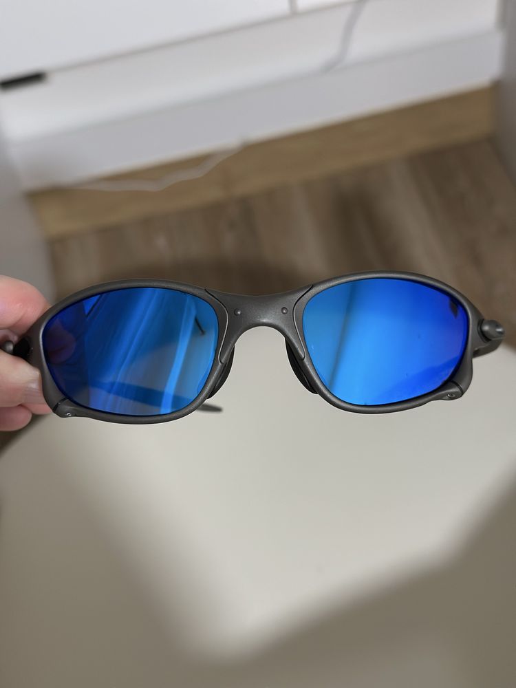 Juliet Oakley azul