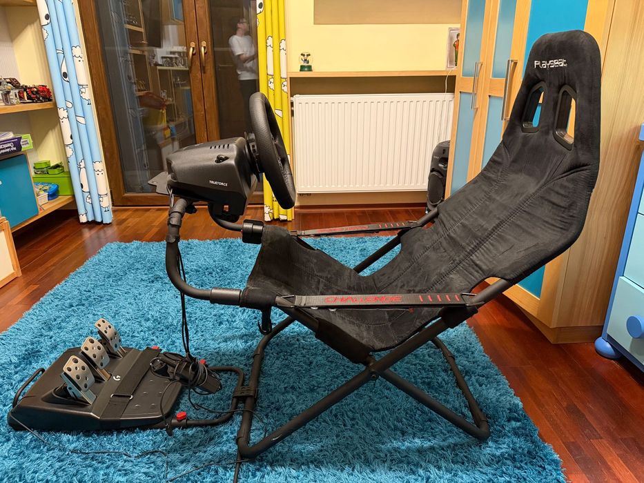 Kokpit wyścigowy PlayseatChallenge+Kierownica Logitech G923 z pedałami