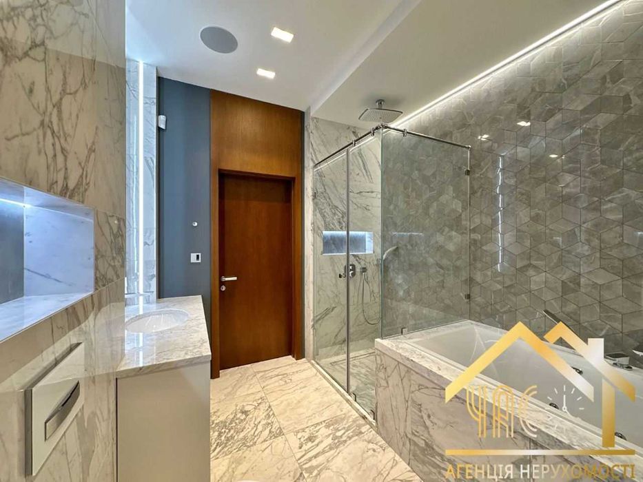 Продаж будинку з авторським ремонтом КМ Zoloche, Вишеньки