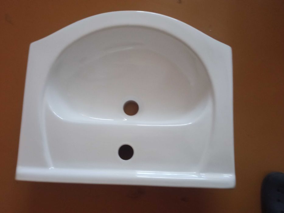 Umywalka ceramiczna w rozmiarze 50cm do szafki Piano