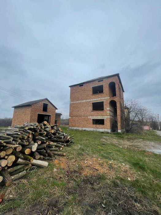 Продається будинок у Мостиськах