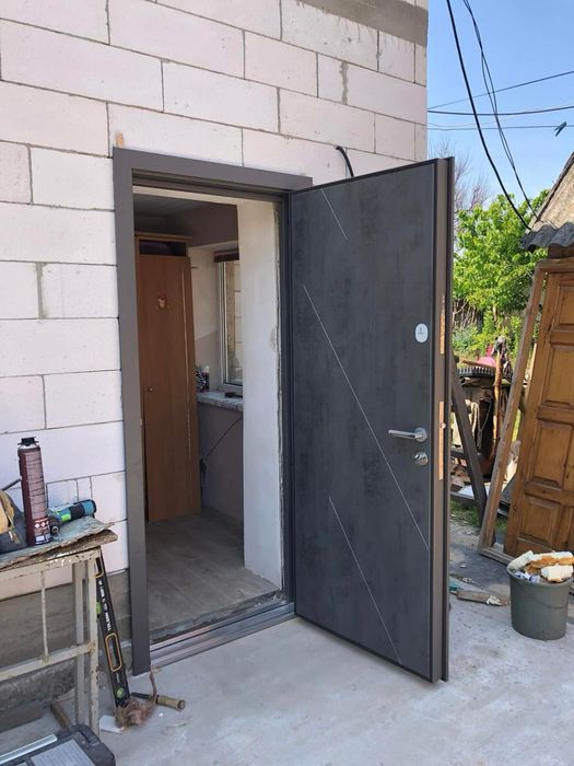 Двери входные. Стандартные и нестандартные. Вхідні двері