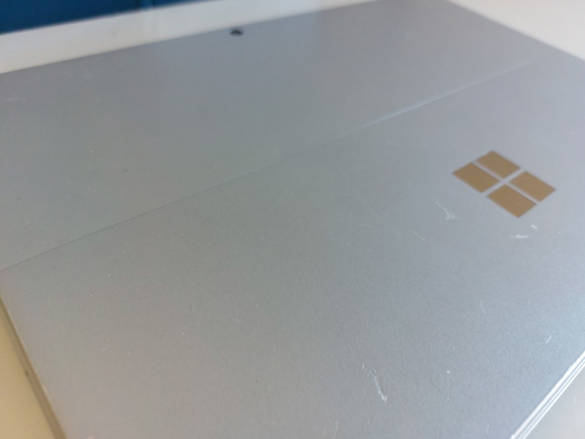 Surface Pro 5 (1796)  i5 256GB 8GB + Teclado
