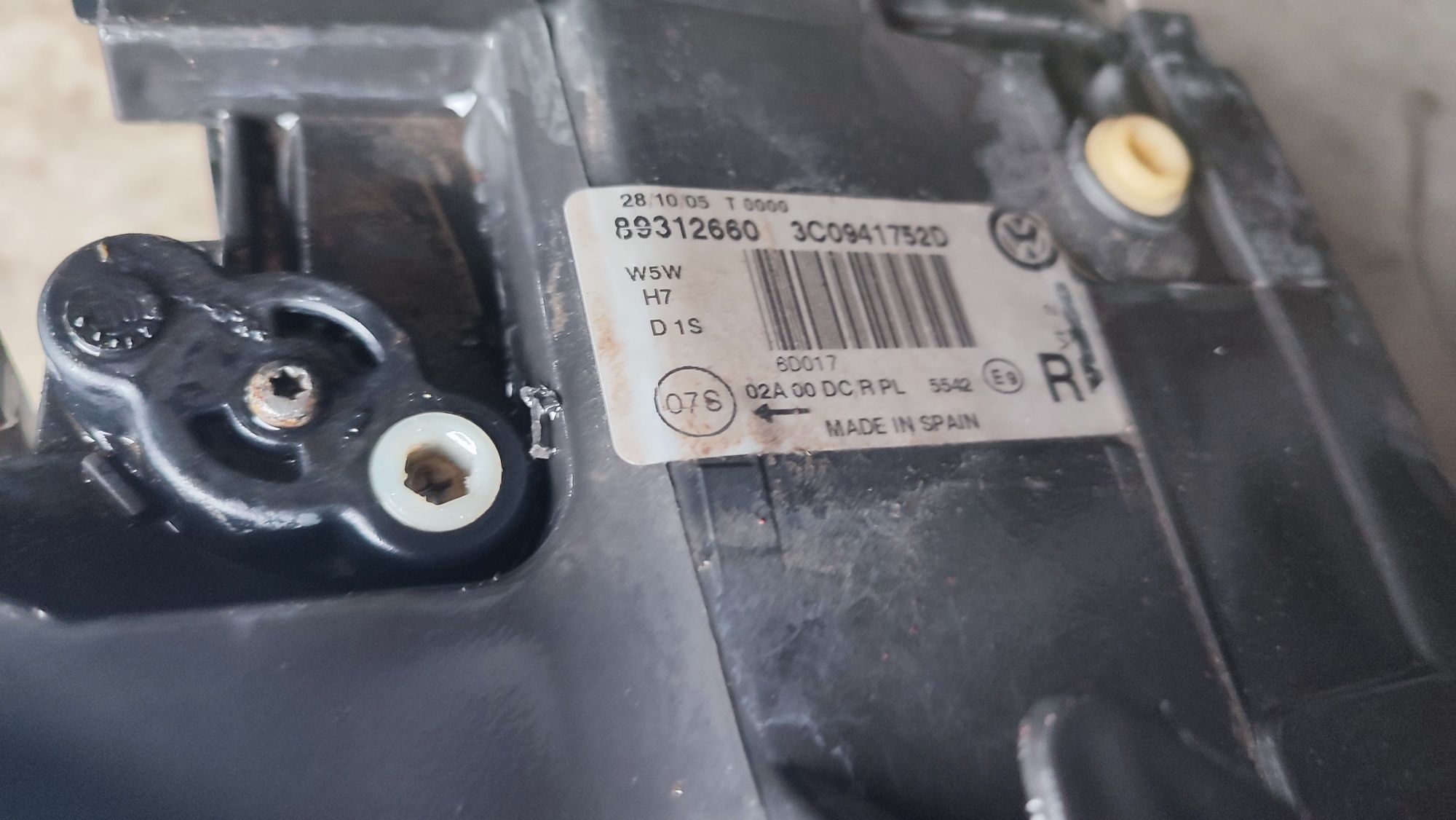Reflektory Bi-Xenon Passat B6 kompletny Prawy  3C0.941.752D  EU.