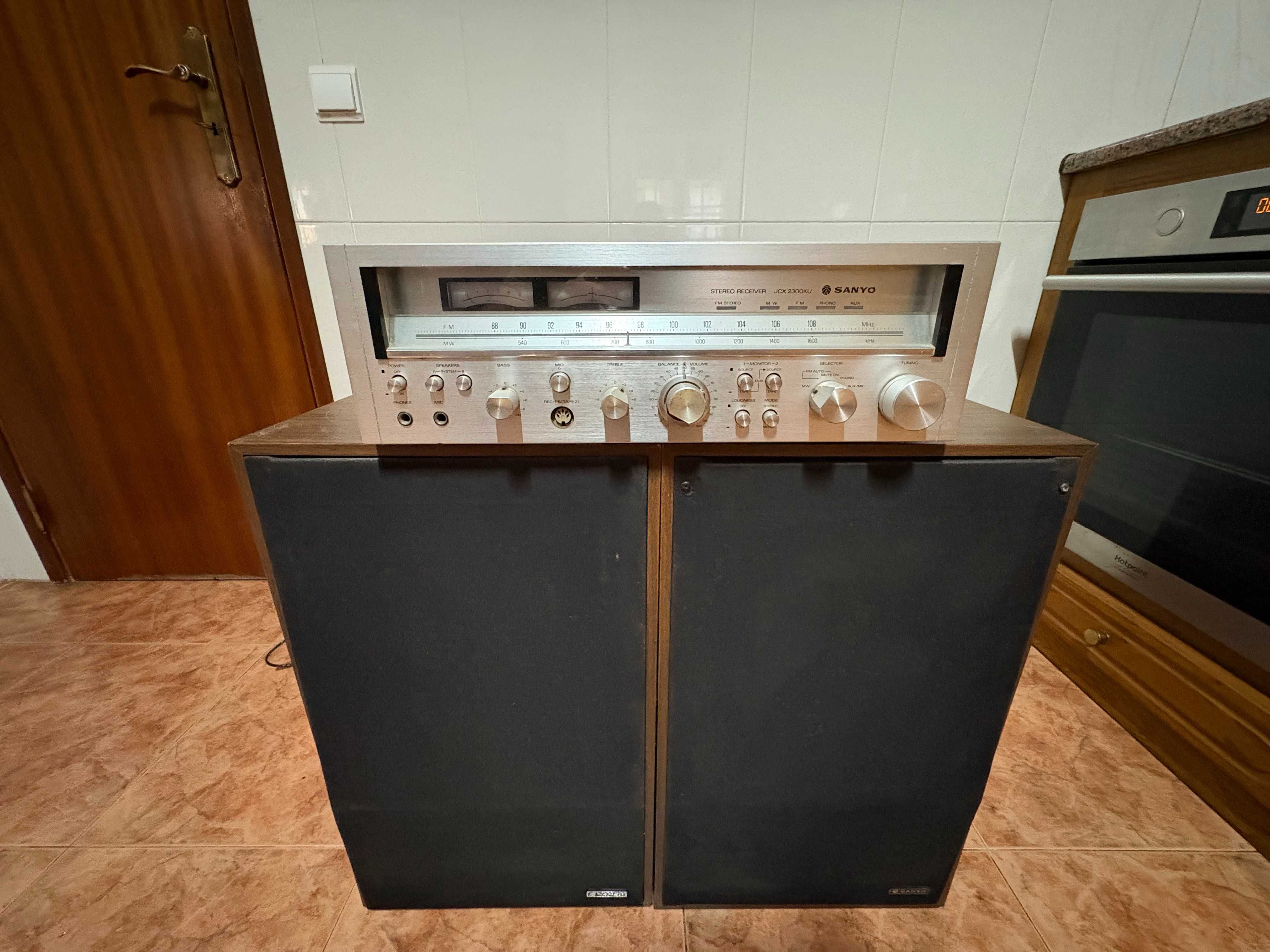Amplificador Sanyo JCX 2300KU + colunas