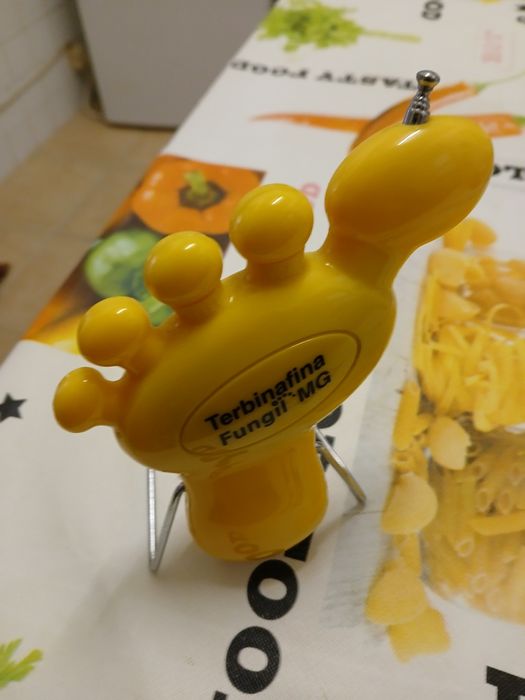 Rádio portátil a pilhas com antena