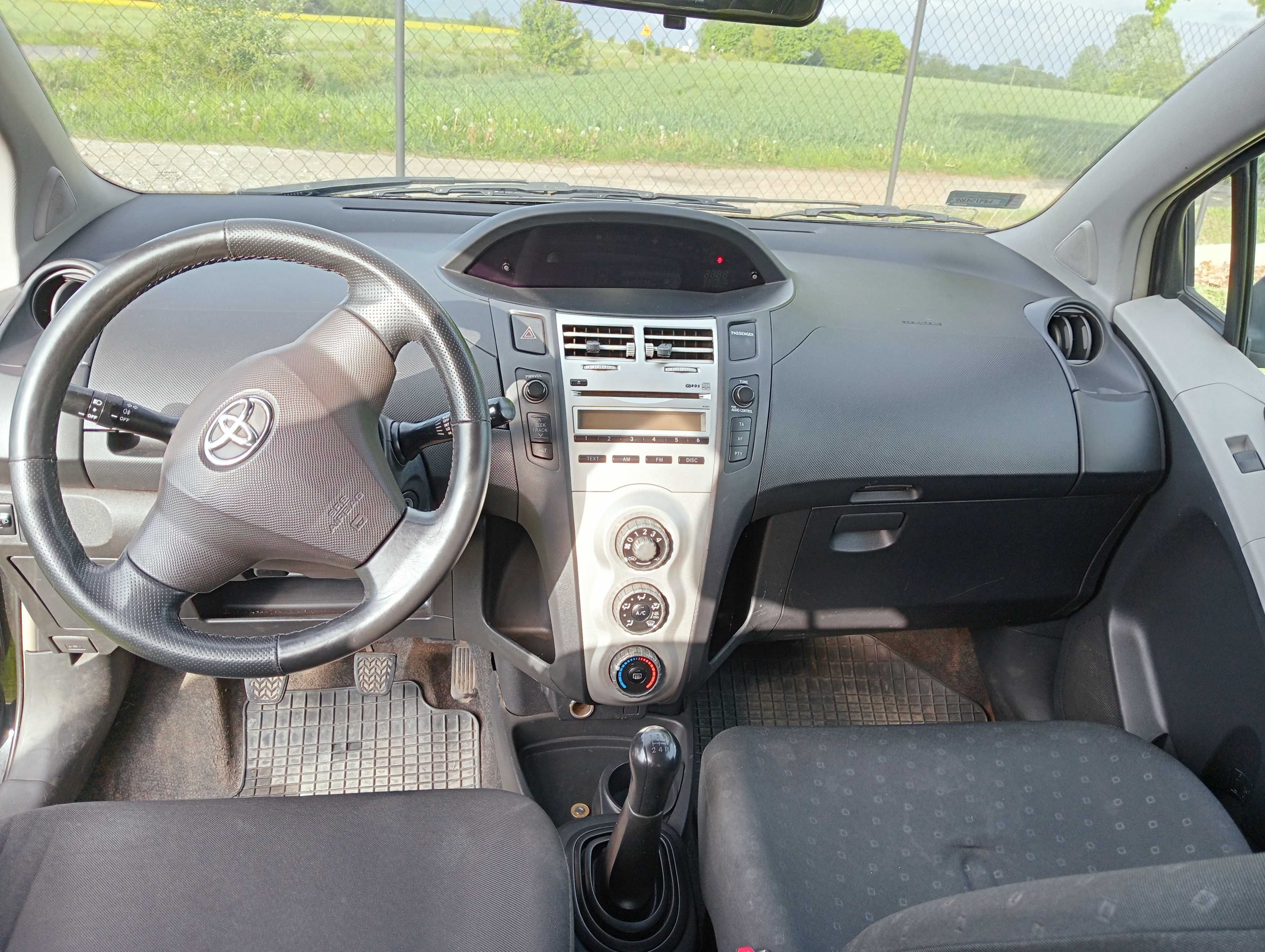 TOYOTA YARIS II 1.4 D-4D bezwypadkowy