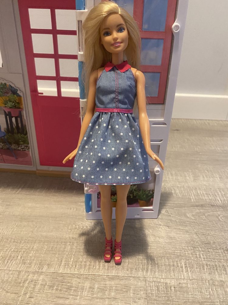 Domek Barbie kompaktowy + lalka