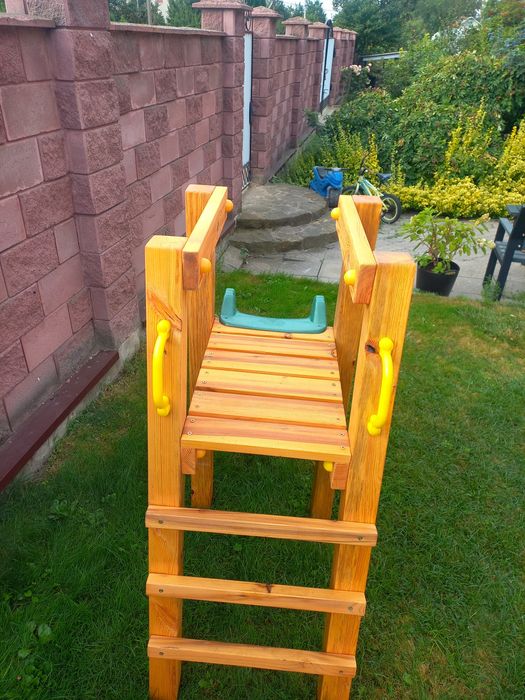 Дитячий майданчик новий