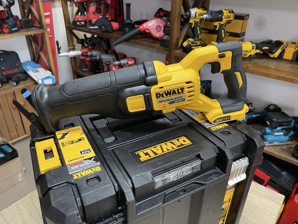 Dewalt DCS389 / вживана безщіткова шабельна пила Девольт