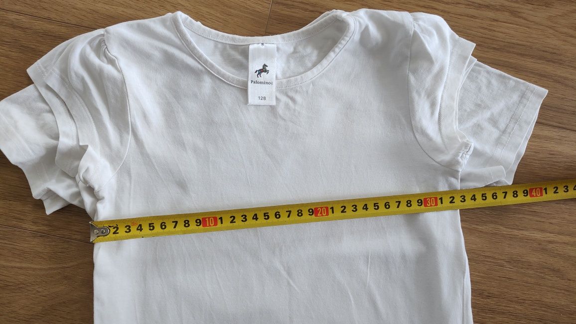 Strój na wf, białe koszulki t-shirt i czarne spodenki, wzrost 122-128
