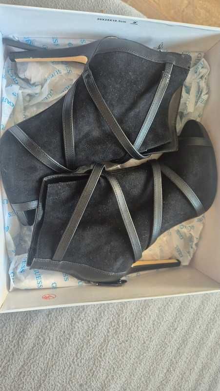 nowe botki Guess z odkrytym palcem r.38