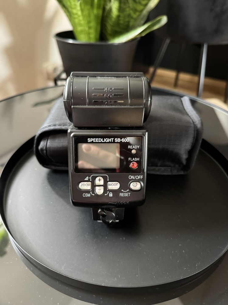 Lampa błyskowa Nikon SB-600 idealny stan do lustrzanki nikon