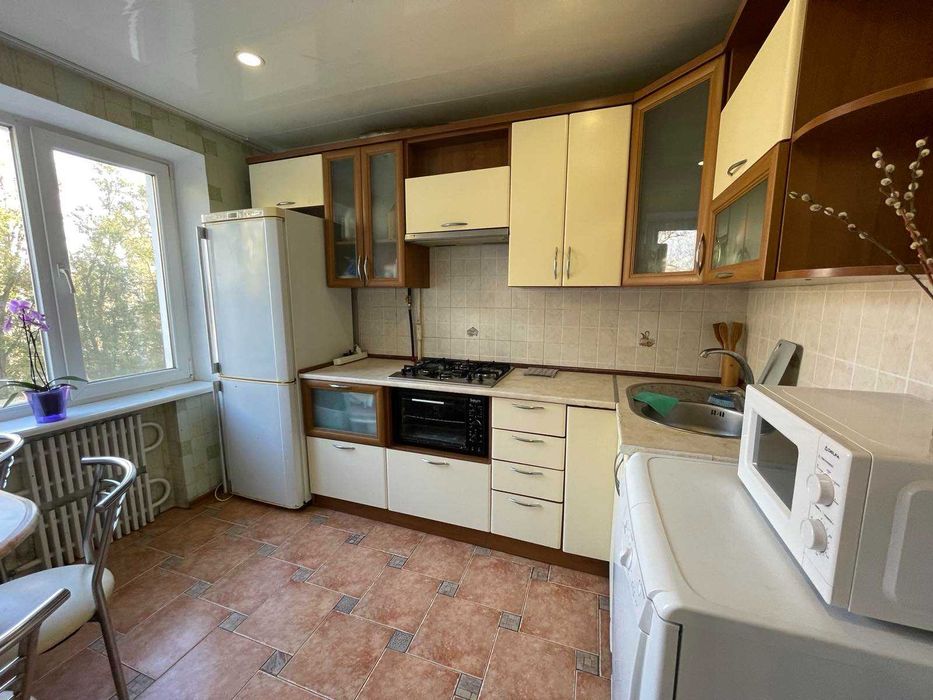 Продам 2 комнатную квартиру на Левобережном-1 (р-н Березинки)