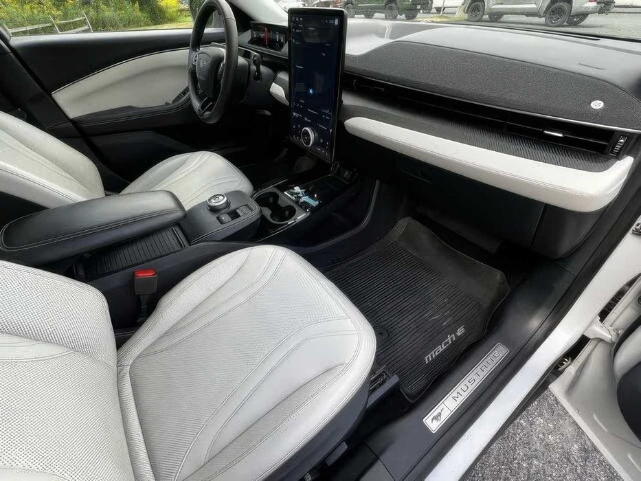 Ford Mustang Mach-E Premium      2021