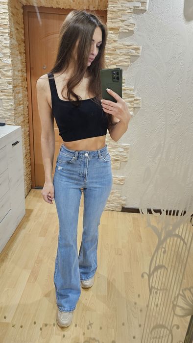 Джинсы клёш bershka