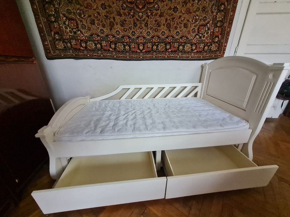 Дитяче ліжко дерев'яне