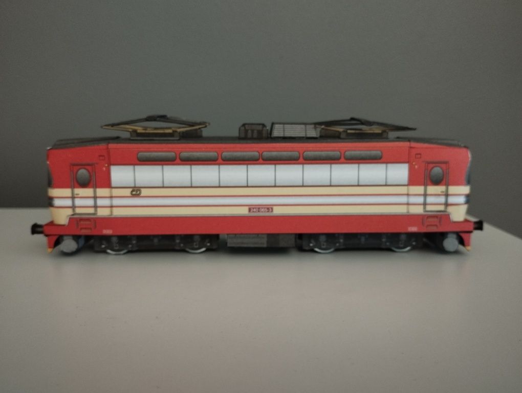 Model kartonowy  zabawka pociąg  autobus lokomotywa duża towarowa , mo
