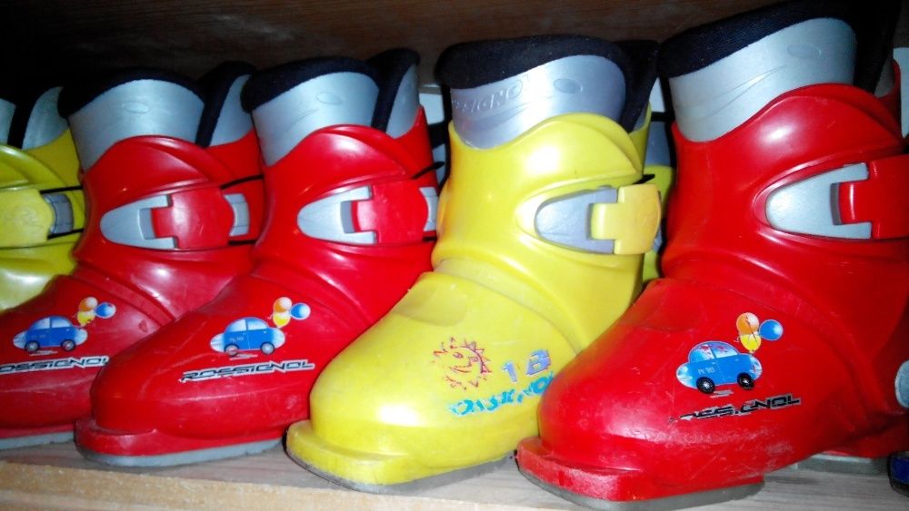 Детские комплекты лыж с ботинками из Европы.