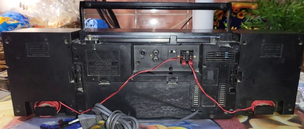 Магнитофон TOSHIBA RT-7055,не включается,sharp,статуэтка Japan