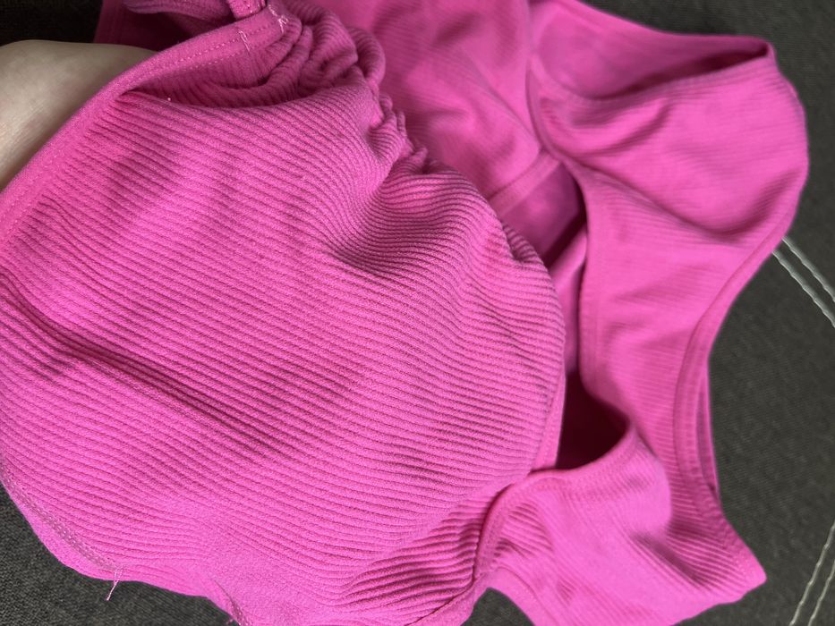 Топ з вирізом s-m