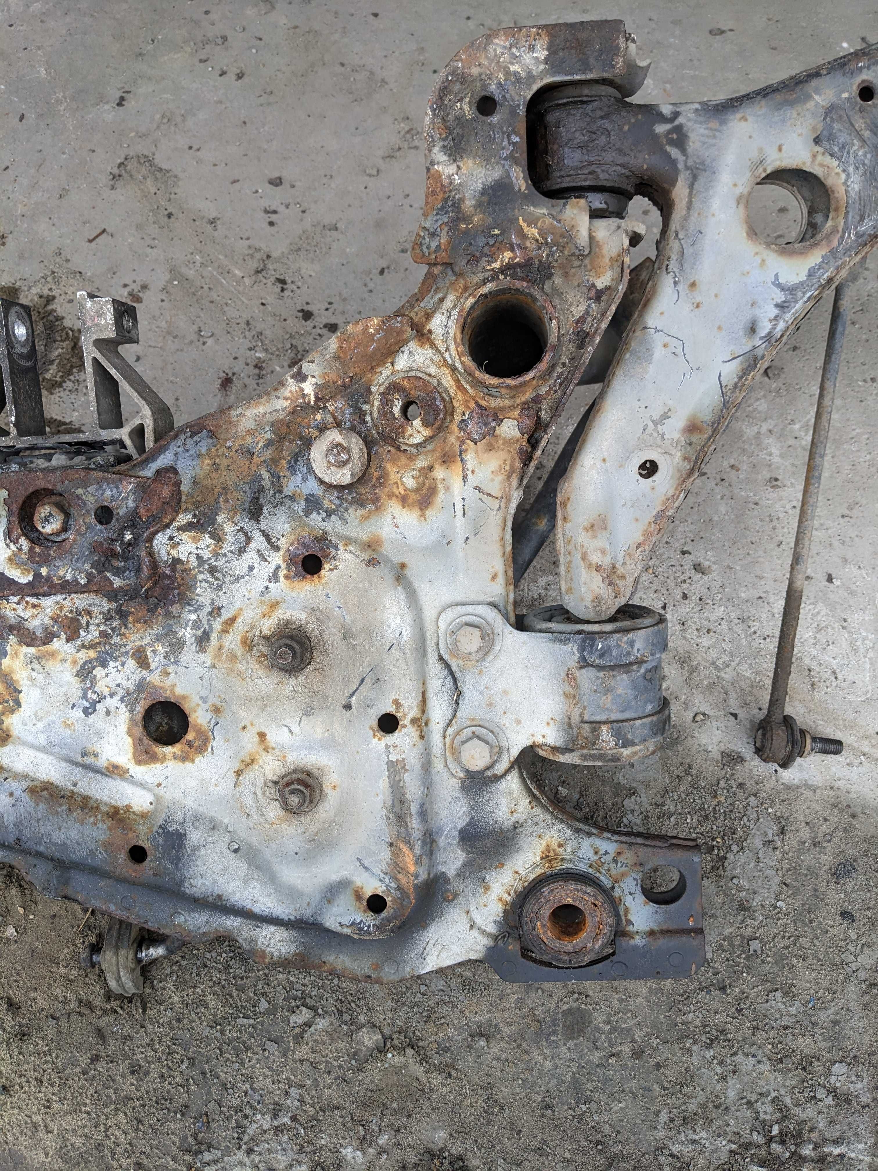 Ford C-Max MK2 1.6 16V Sanki Belka Przód Przednie Trawers Kołyska