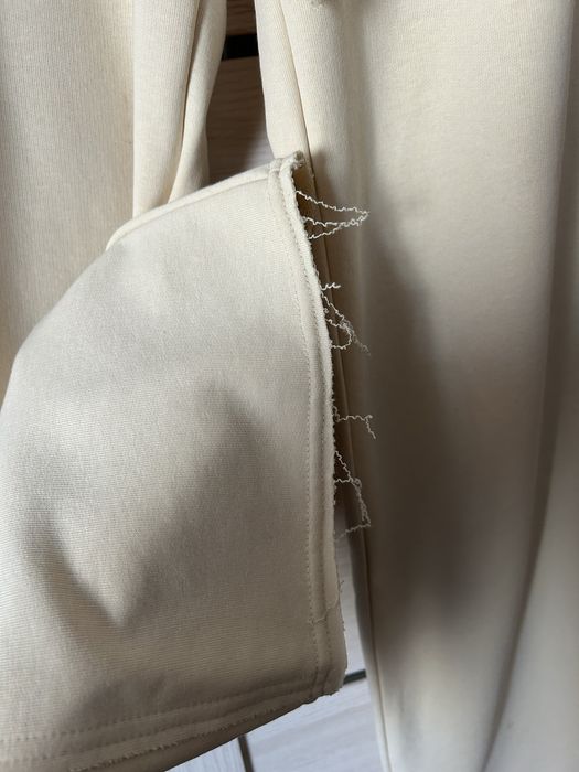 Штани спортивні світло-бежевого кольору