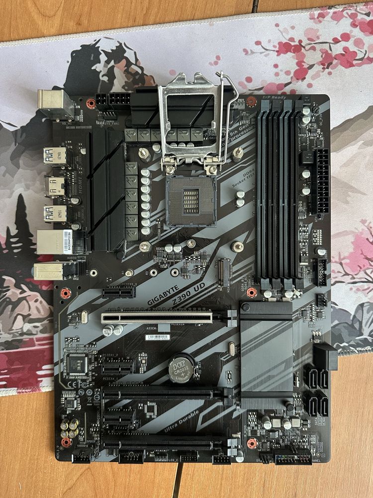 Материнська плата Gigabyte z390 UD