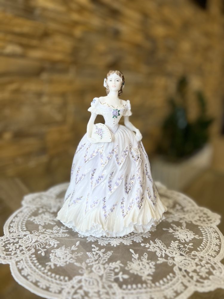 Порцелянова статуетка Дівчина  Royal Worcester The Last Waltz