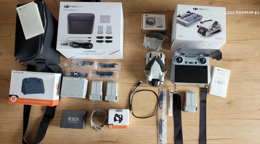 DJI Mini 3 PRO Fly More Combo z Kontroler DJI RC + Akcesoria