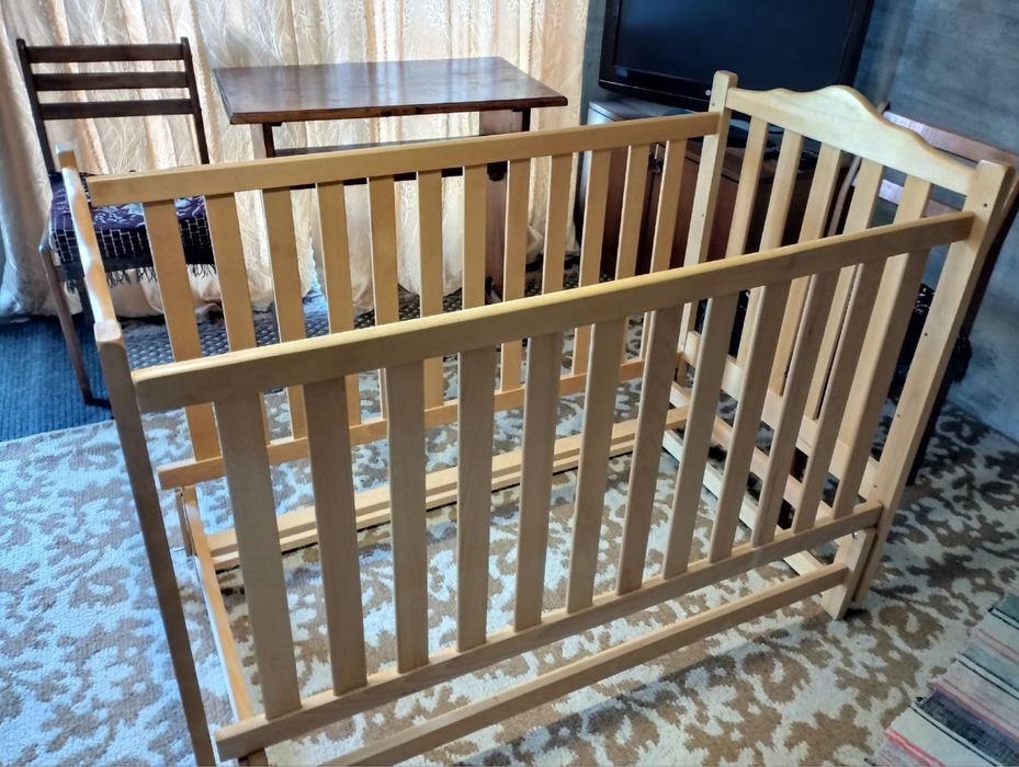 Ліжечко з маятником для дитини від народження до 4 років