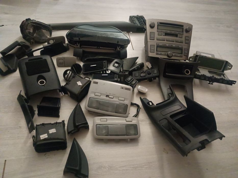 Светильник салона Тойота Авенсис Т 250