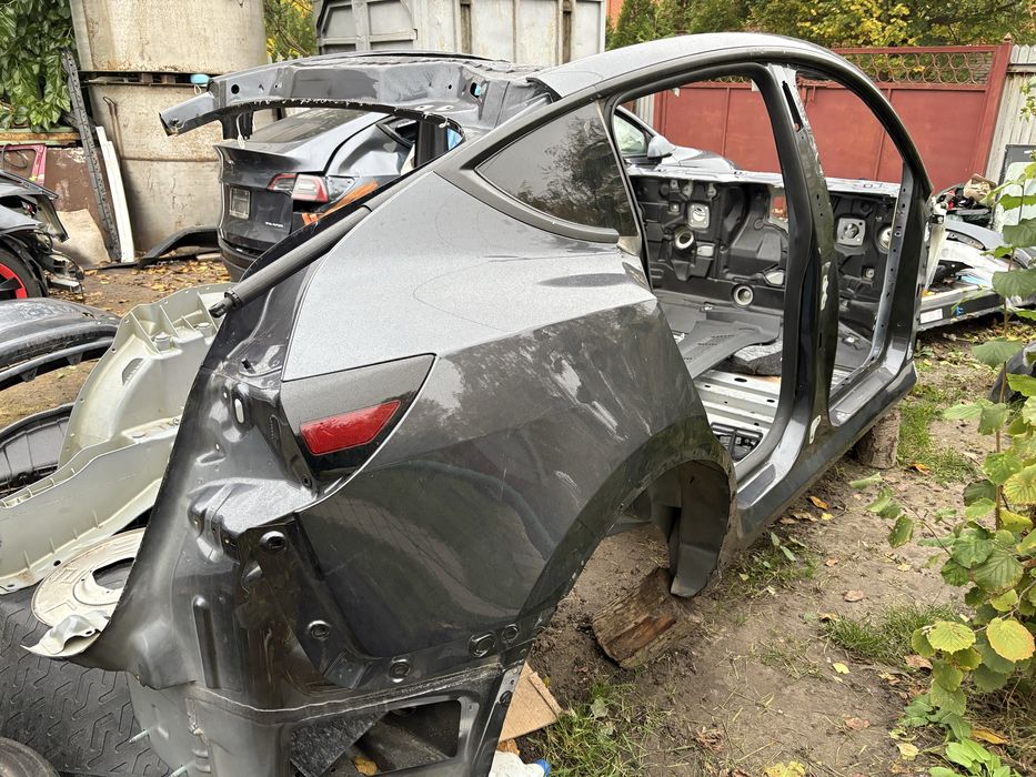Четверть задня права Tesla Model Y 2024 PN01