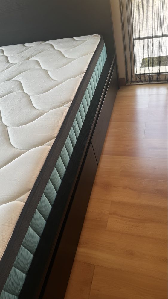 Cama com arrumacao e colchao novo