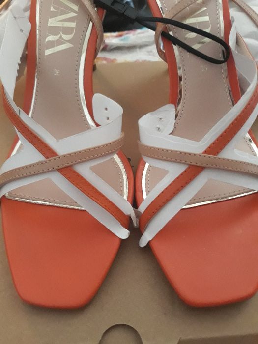 Descida Preço  -Sandália de Pele com salto em acrílico- T- 36- ZARA