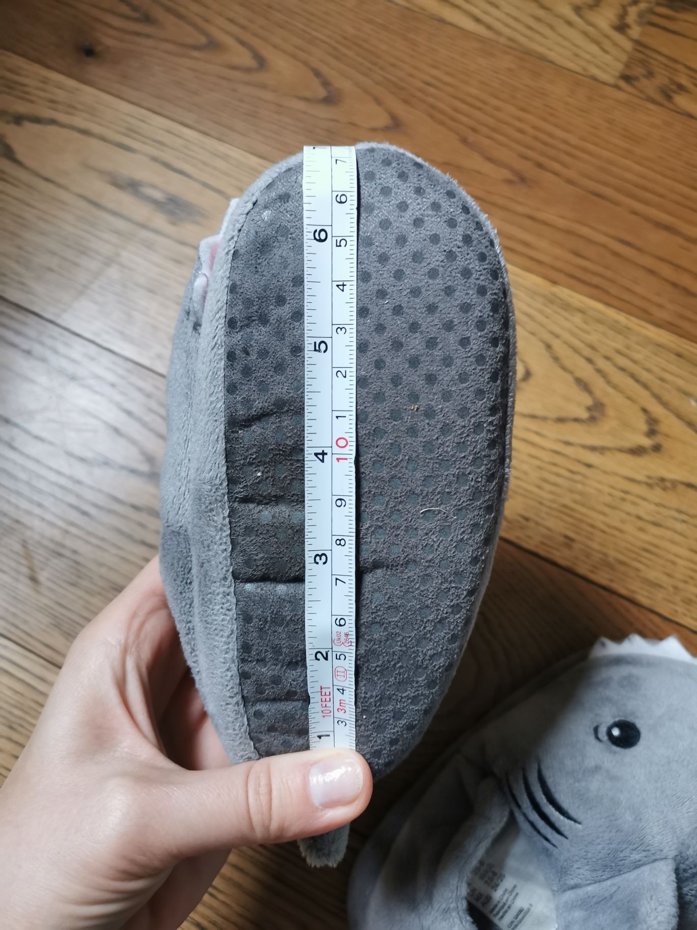 Kapcie dziecięce bambosze pluszowe rekiny H&M 24/25