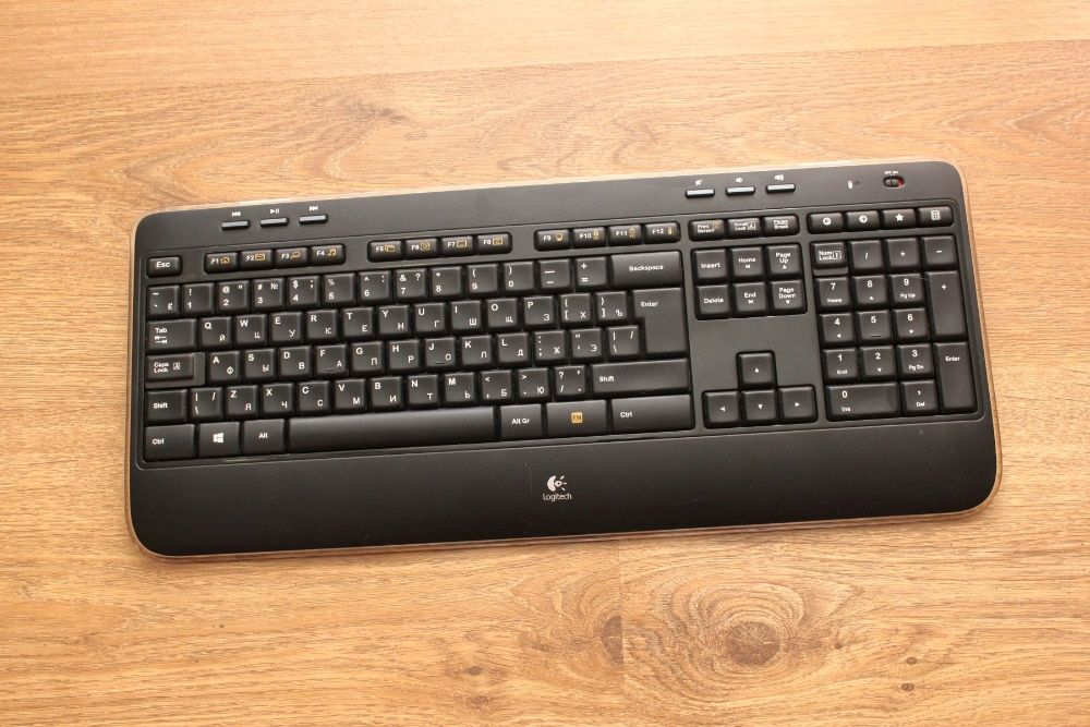 Комплект клавиатура и мышь Logitech Wireless Combo MK520 Black USB