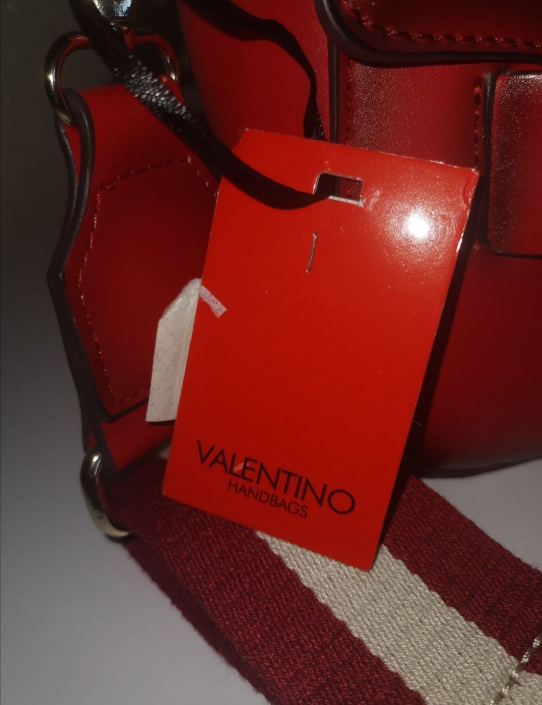 Кожаная сумка Valentino