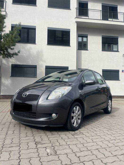 Toyota Yaris 1.3 87 KM SALON POLSKA AUTOMAT Lakier fabryczny Czujniki Alu Stan