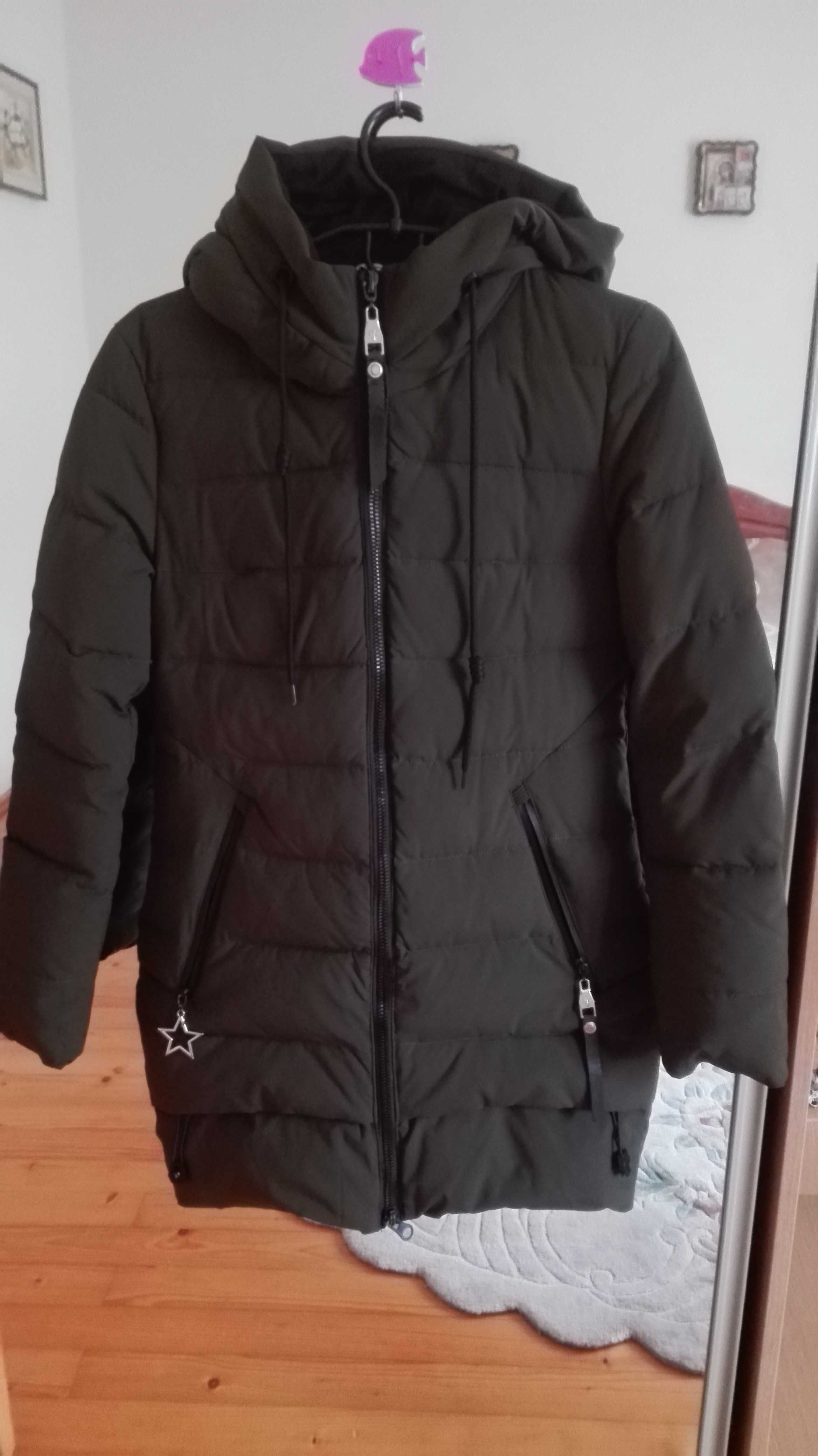 Теплюща курточка-пуховик на зиму