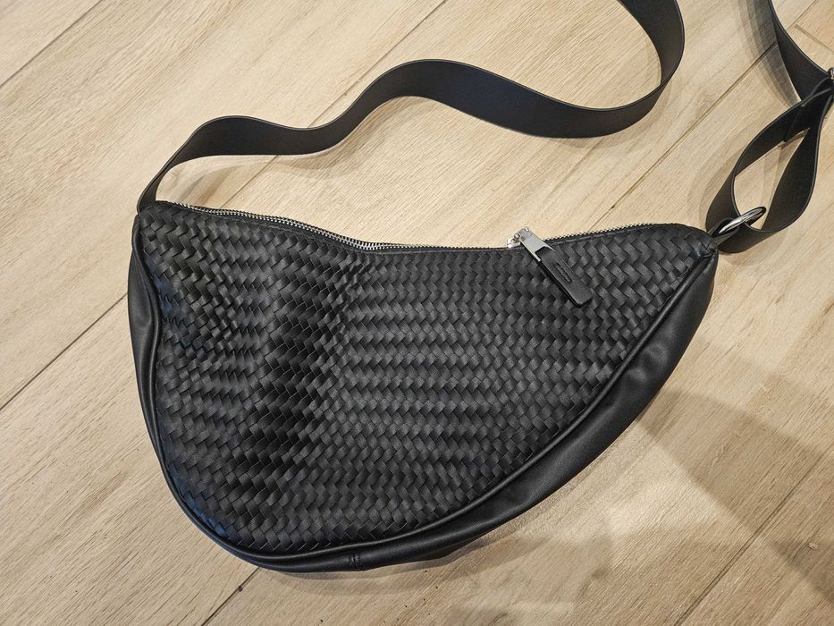 Pleciona torebka crossbody