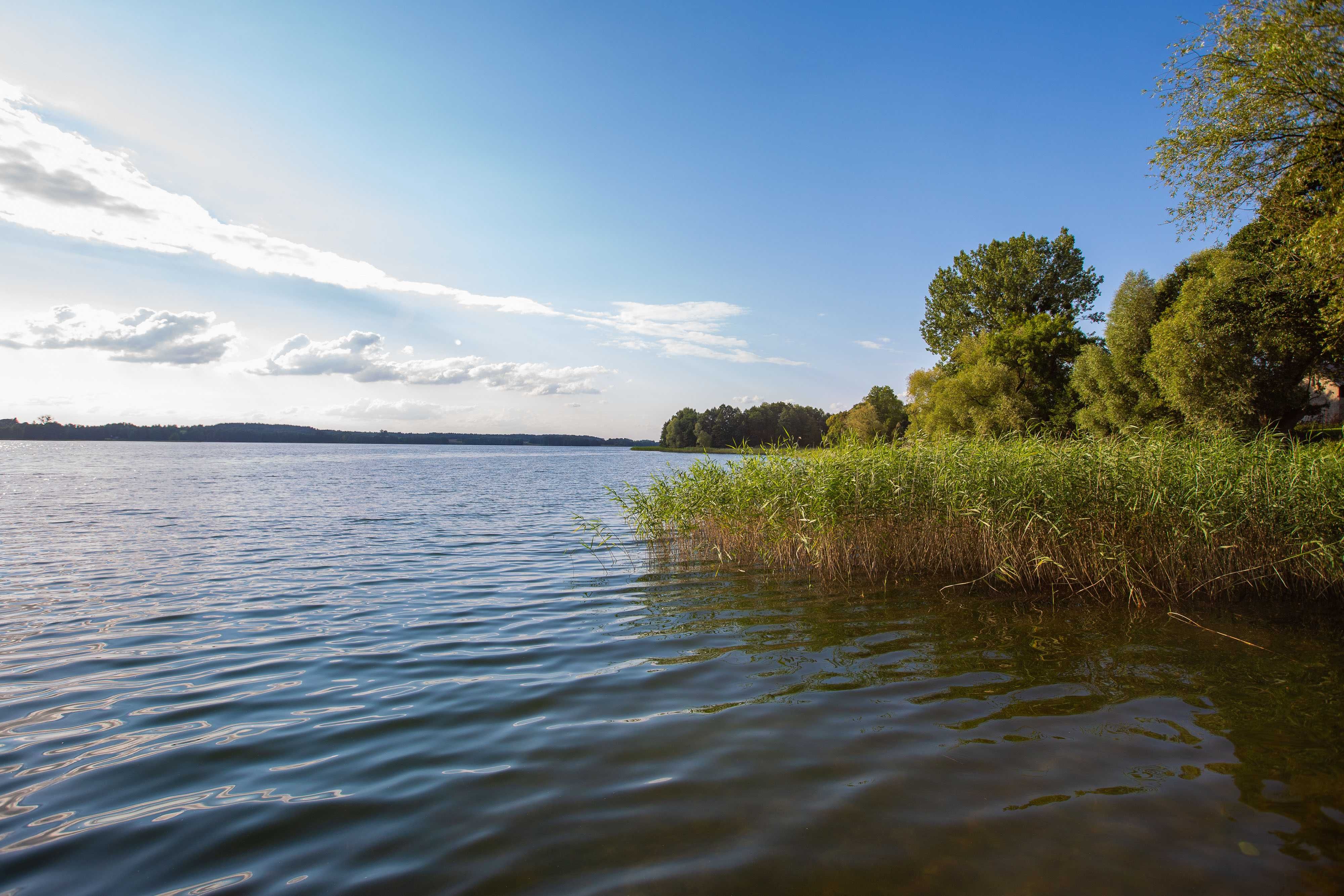Dom nad jeziorem, Mazury, prywatny pomost.